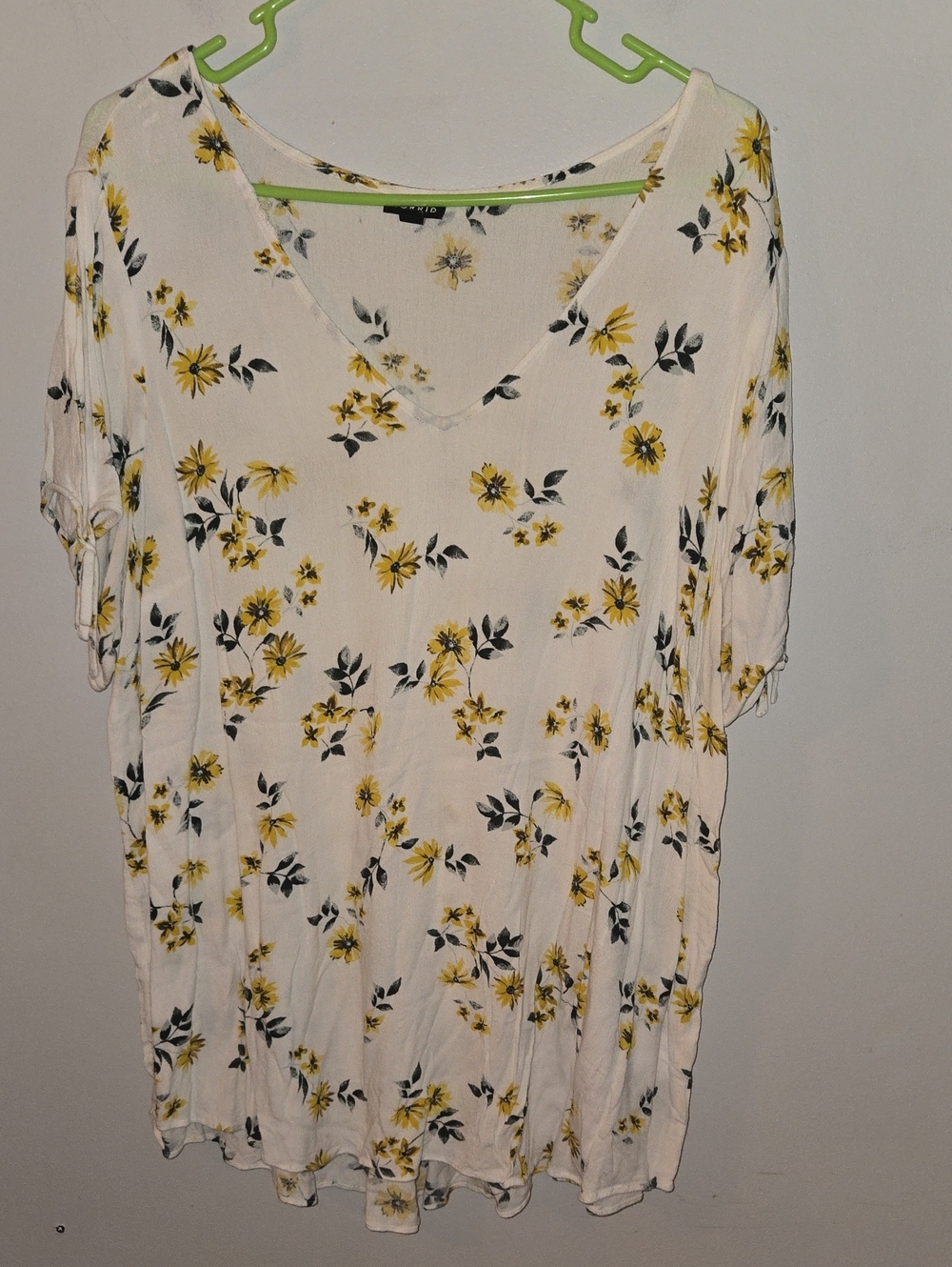 torrid Cream V-Neck Short Sleeve Top with Yellow Floral Print